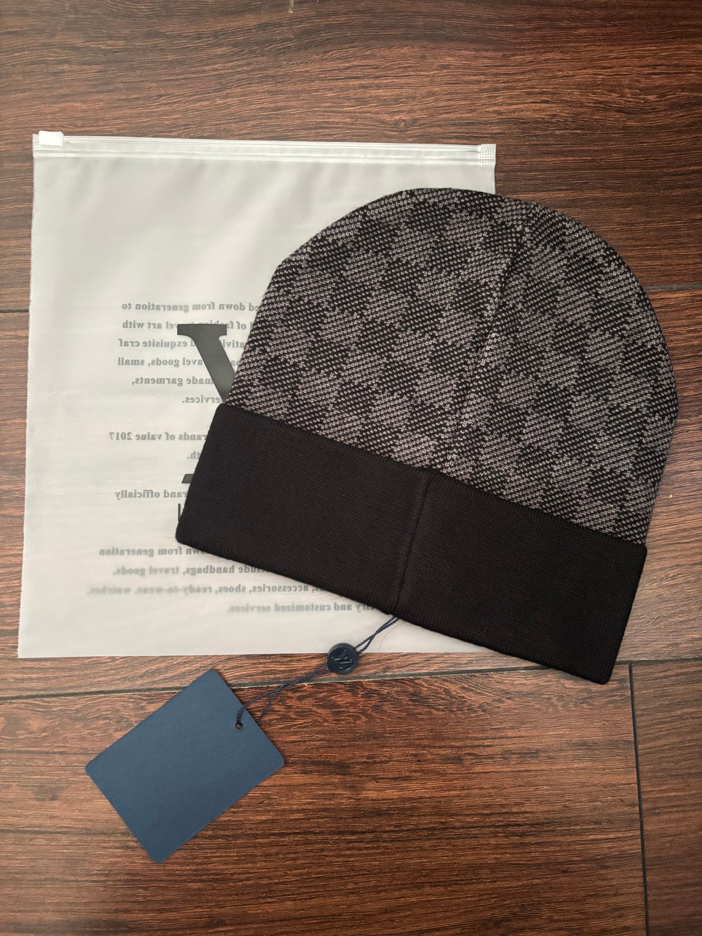 LV BEANIE LIGHT BLACK
